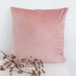 Sisustustyyny samettia vanharoosa