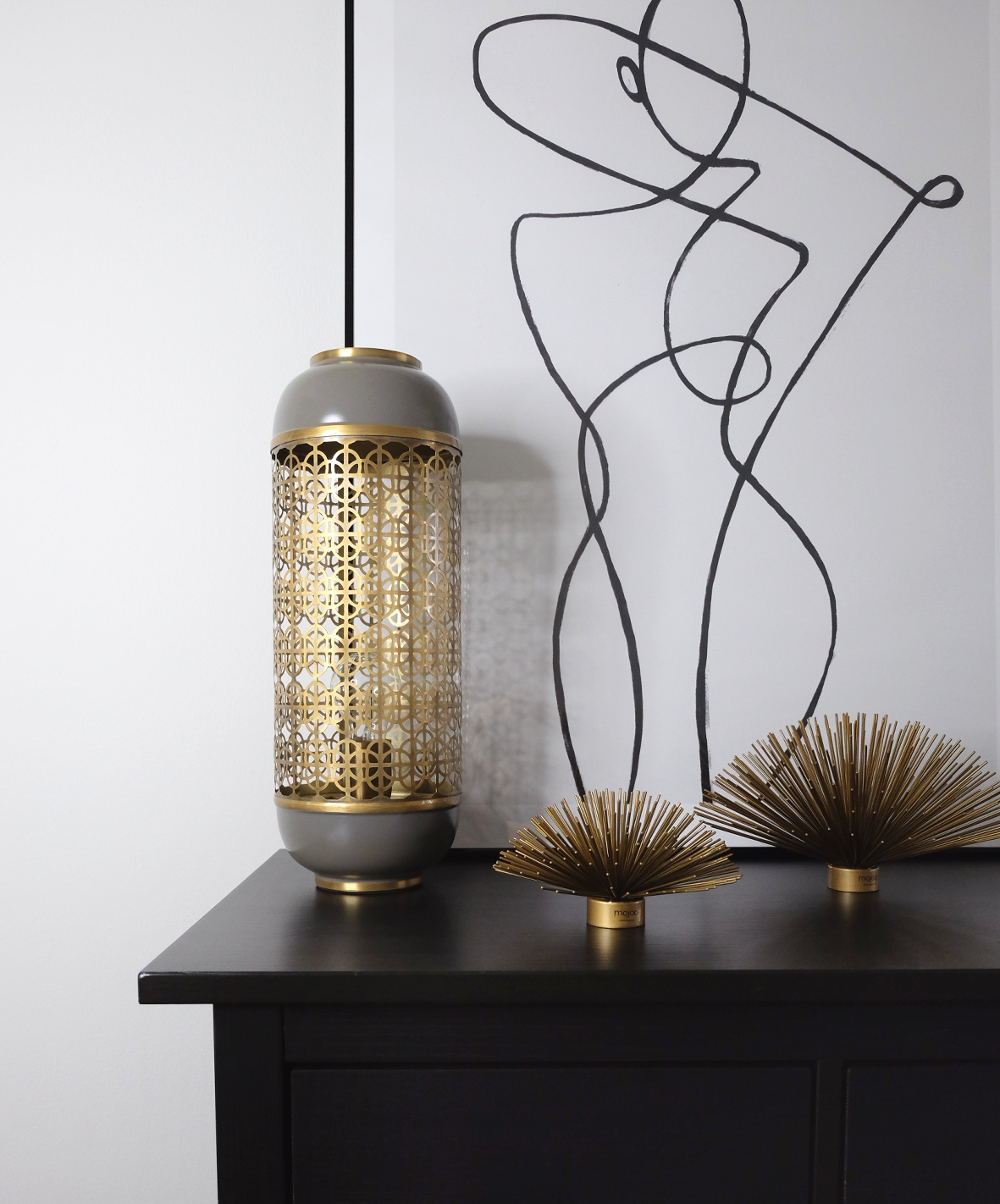 Pöytävalaisin metalli harmaa kulta kuvioitu pinta