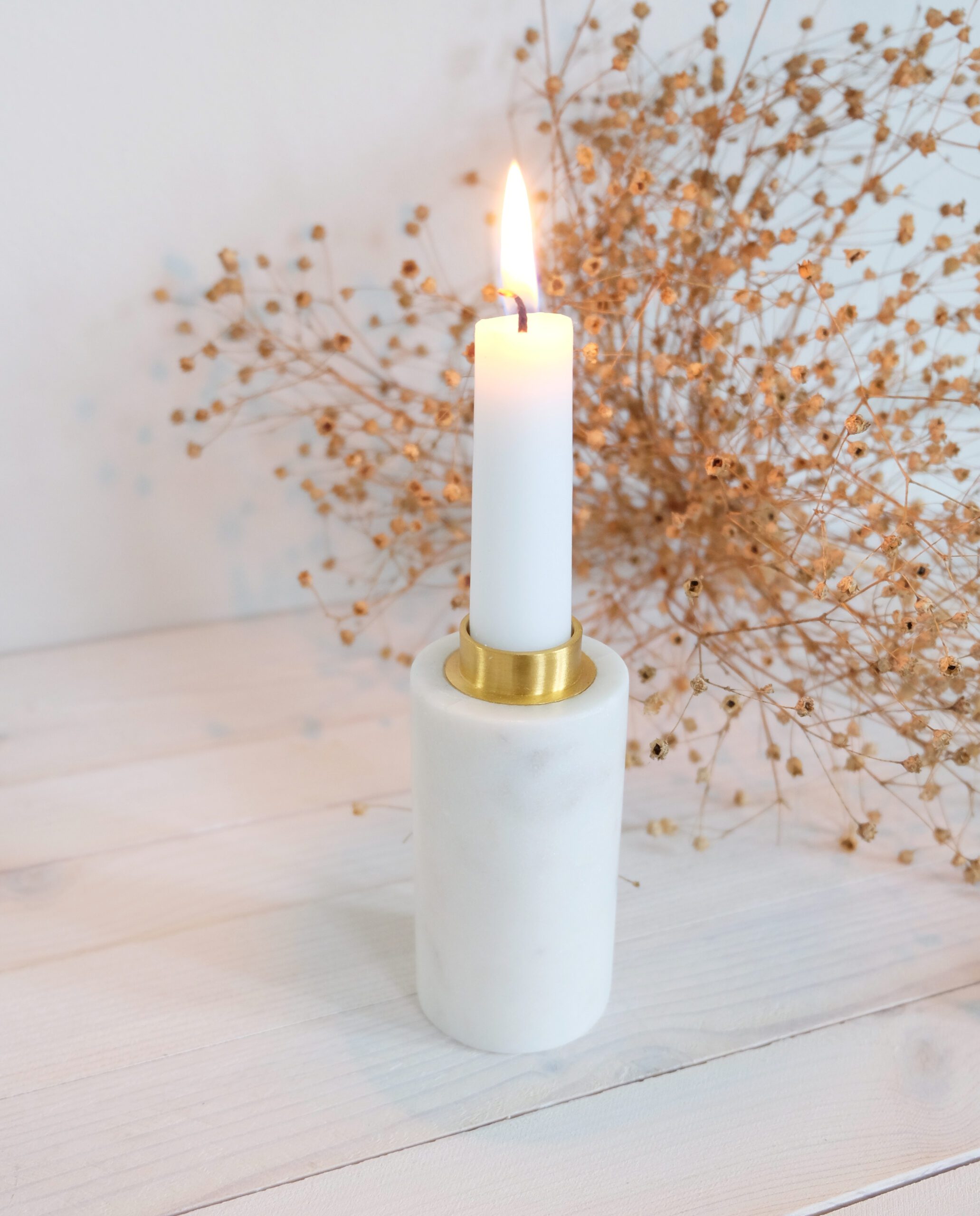 Kynttilänjalka valkoista marmoria pitkälle kynttilälle