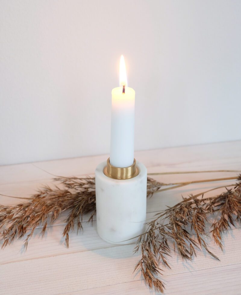 Kynttilänjalka valkoista marmoria pitkälle kynttilälle