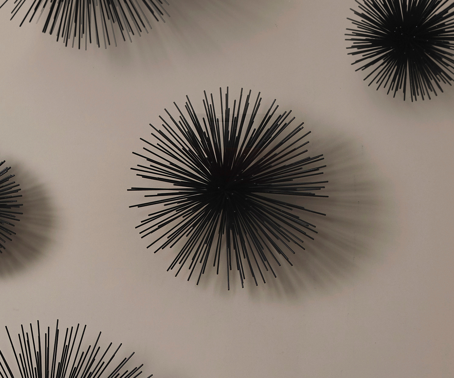 Seinäkoriste pöytäkoriste tähti metallia musta