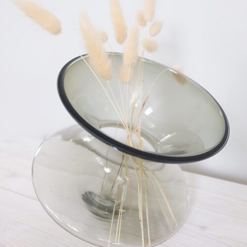 Maljakko lasia hyrrä