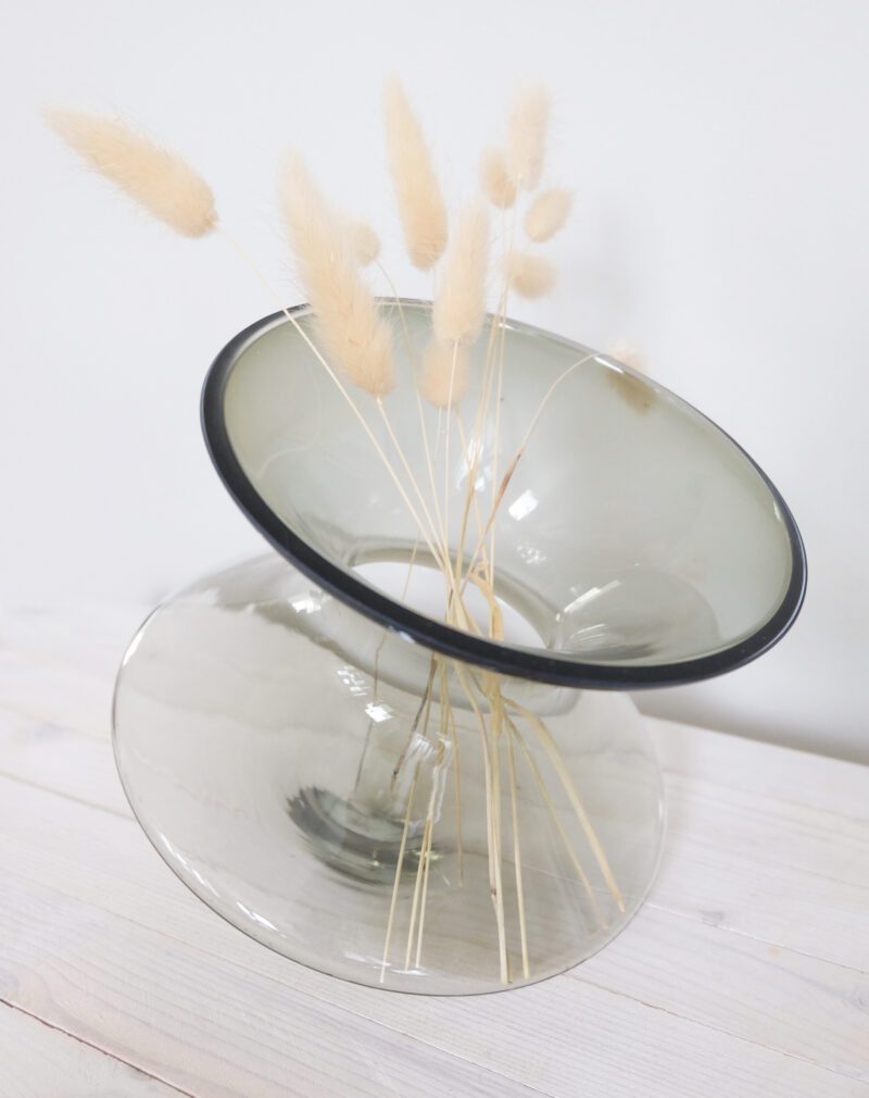 Maljakko lasia hyrrä