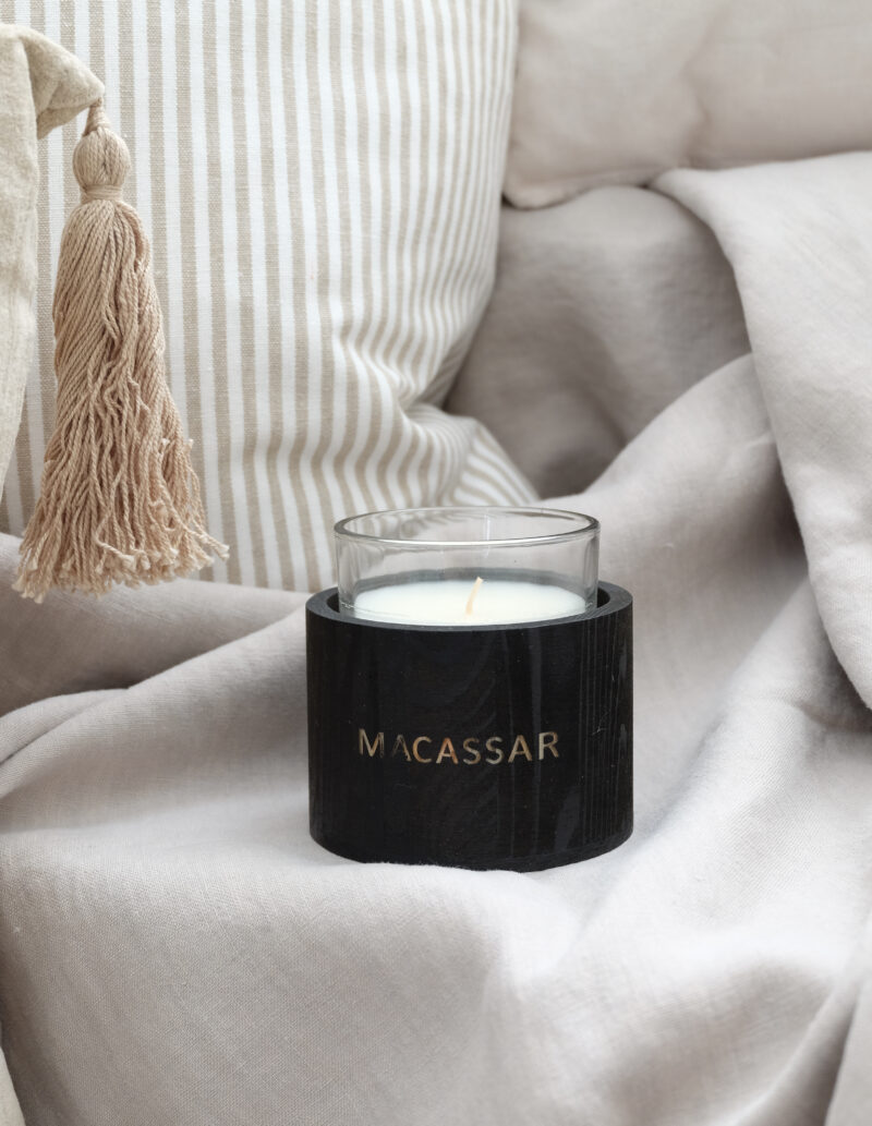 Tuoksukynttilä lasia ja puuta