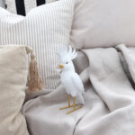 Pöytäkoriste lintu valkoinen