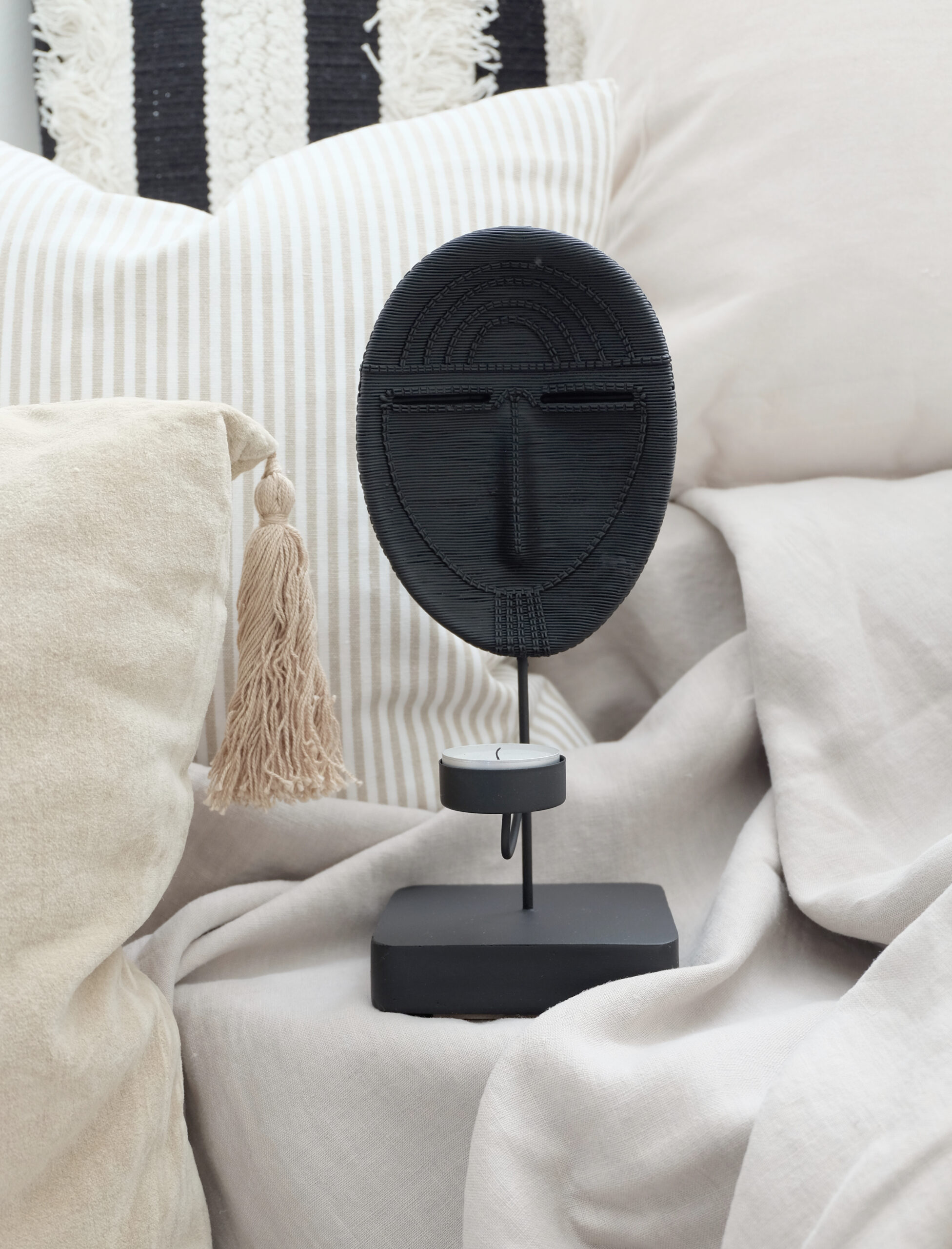 Kynttiläteline musta lämpökynttilälle