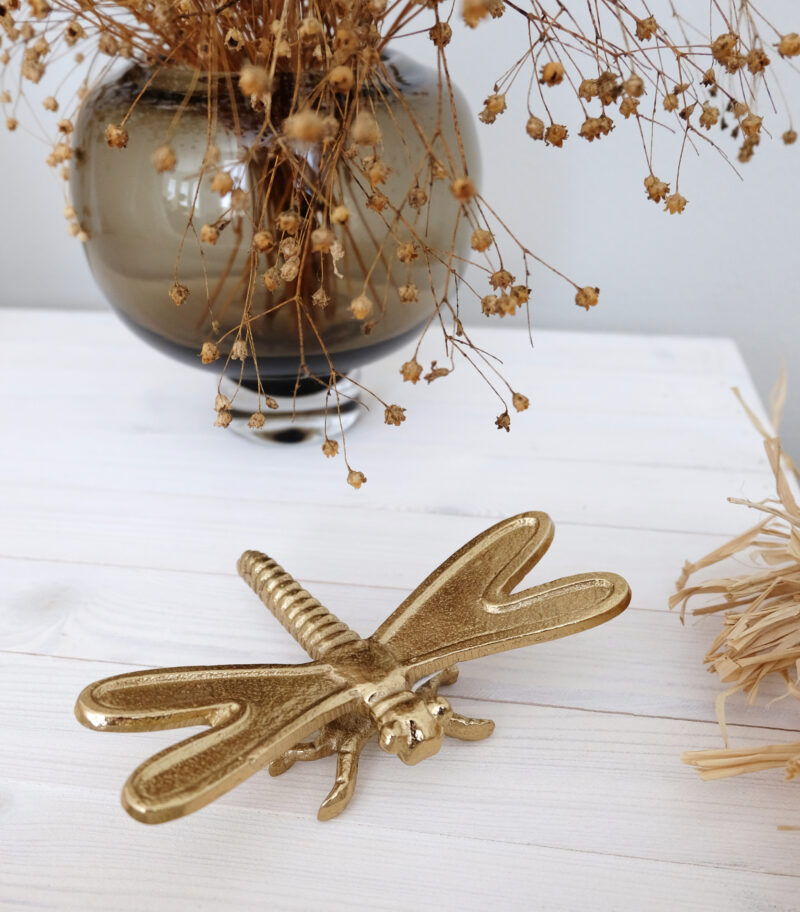 Pöytäkoriste sudenkorento metallia kulta