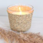 Tuoksukynttilä valkoinen lasia kaislateline