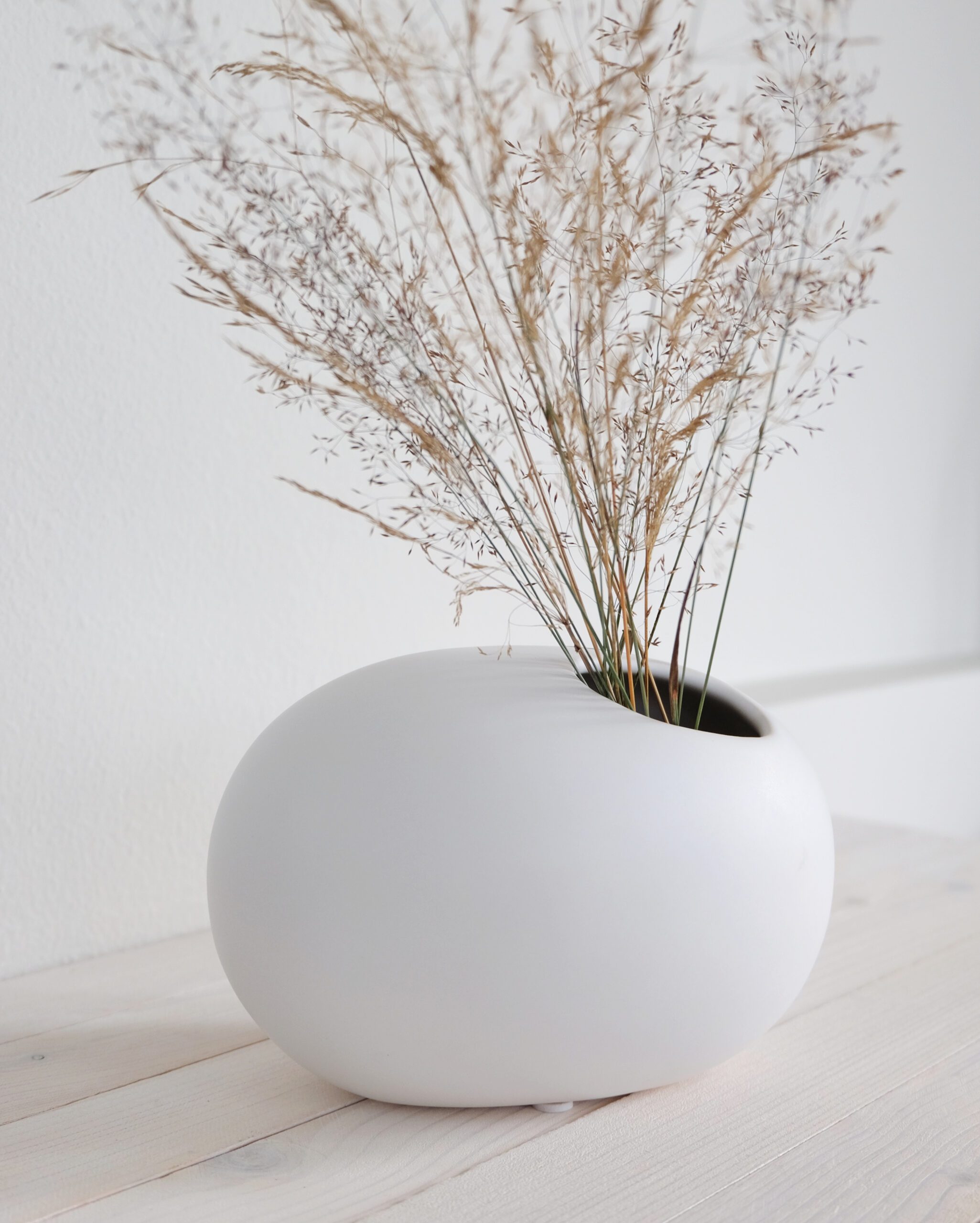 Maljakko ovaali valkoinen mattapintainen