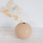 Maljakko pallo beige keraaminen mattapintainen