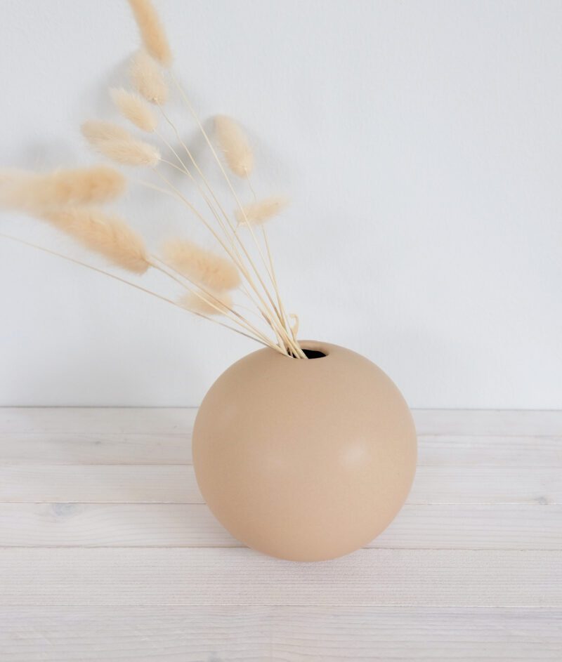 Maljakko pallo beige keraaminen mattapintainen