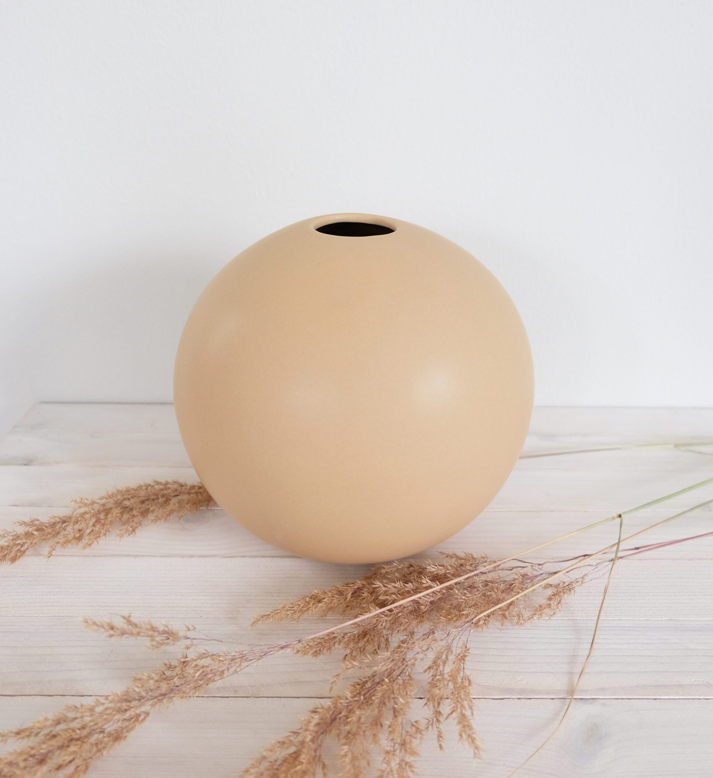 Maljakko pallo keraaminen mattapintainen beige