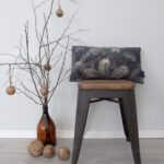 Sisustustyyny samettia havu-printti