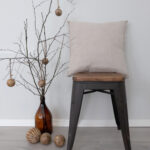 Beige sisustustyyny pellavaa