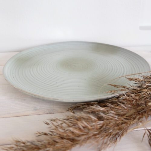 Vaaleanvihreä lautanen