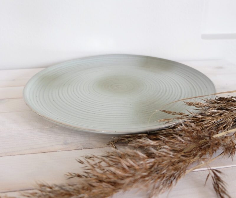 Vaaleanvihreä lautanen