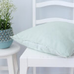 Vaaleanvihreä sisustustyyny pellavaa