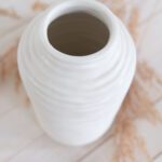 Aaltopintainen maljakko valkoinen keraaminen