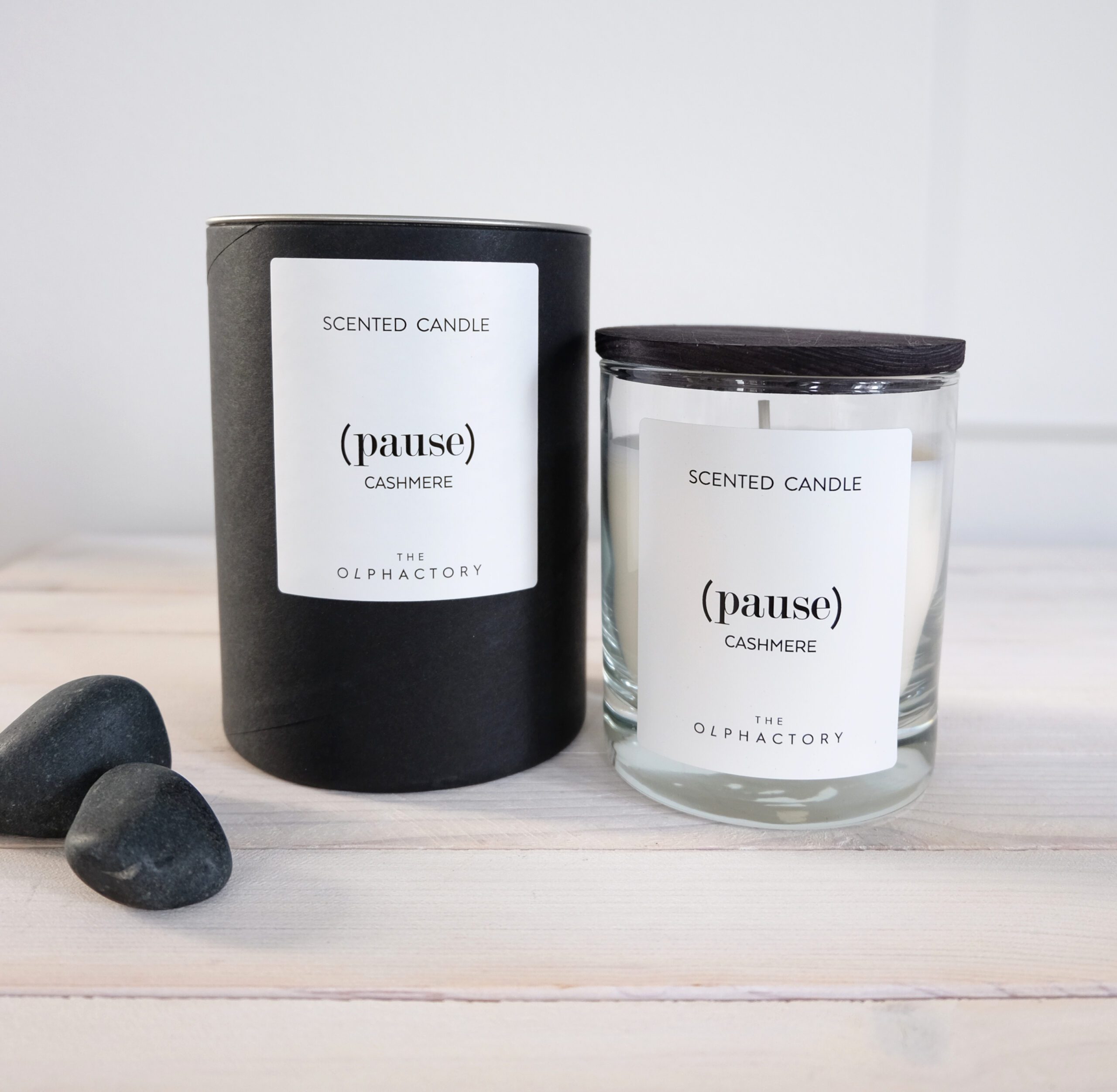 Tuoksukynttilä valkoinen musta puinen kansi Pause The Olphactory