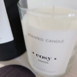 Tuoksukynttilä valkoinen lasipurkki musta puinen kansi