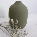 Oliivinvihreä keraaminen maljakko