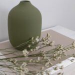 Oliivivihreä keraaminen maljakko