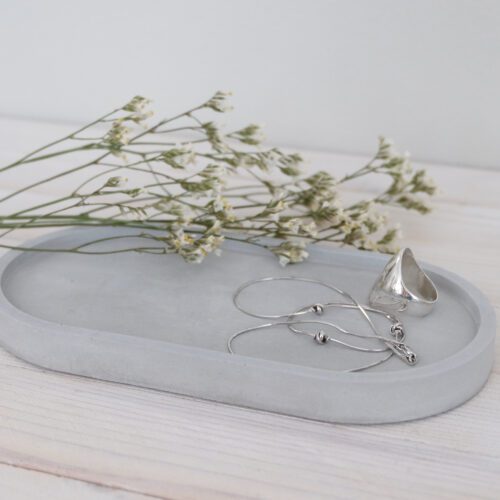 Harmaa pieni alusta tarjotin