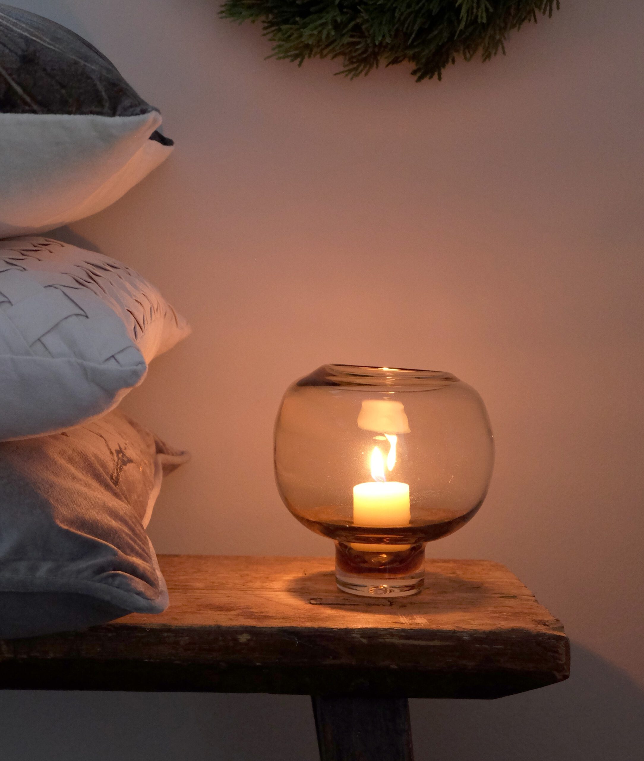 Ruskea lasinen kynttilälyhty