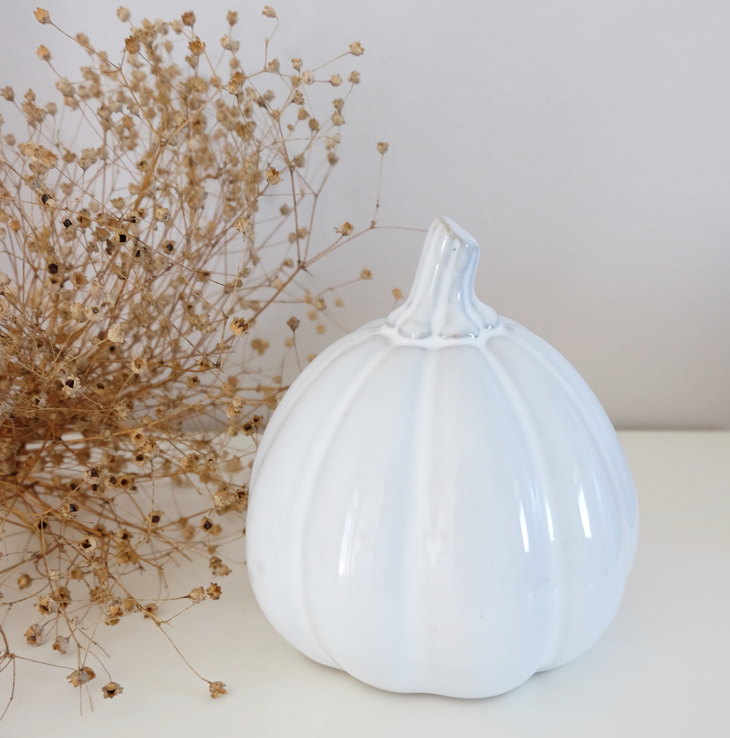 Kurpitsa pöytäkoriste valkoinen keramiikkaa