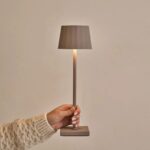 Pöytävalaisin ladattava ja langaton ruskea