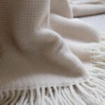 Torkkupeitto luonnonvalkoinen 100% villaa