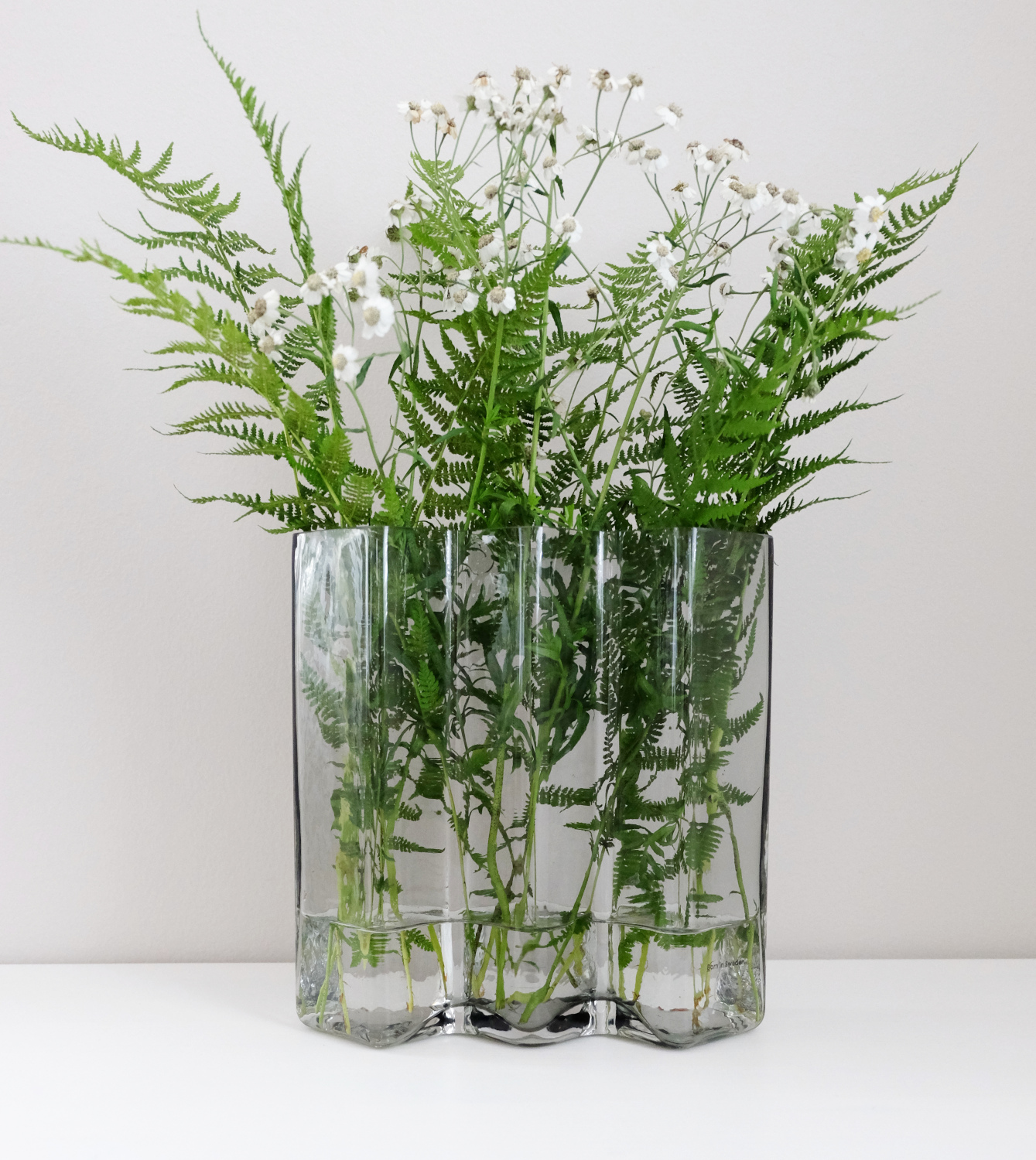 Kapea 3-osioinen lasimaljakko harmaa