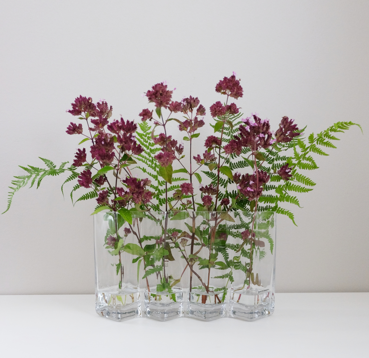 Kapea 4-osioinen maljakko kirkasta lasia