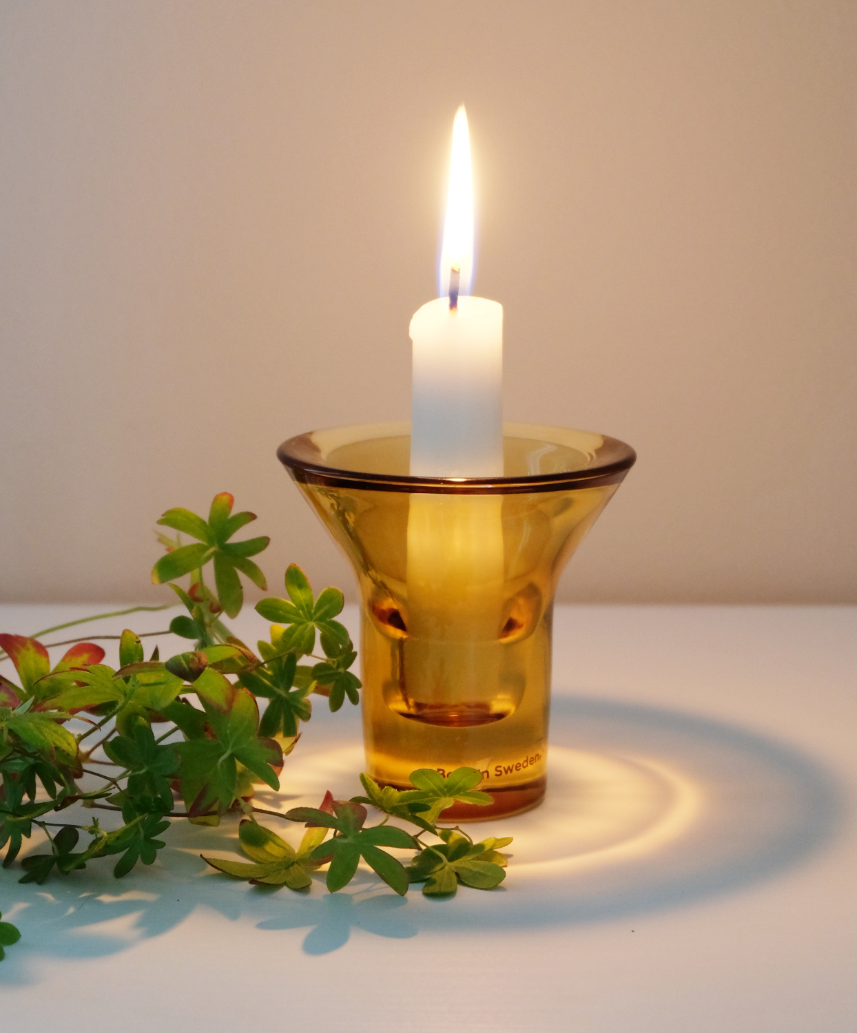 Ruskea kynttilänjalka lasia kruunukynttilälle